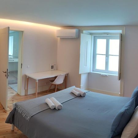 Suite In Cozy Apartment In Chiado In Shared House Lisbon Bagian luar foto